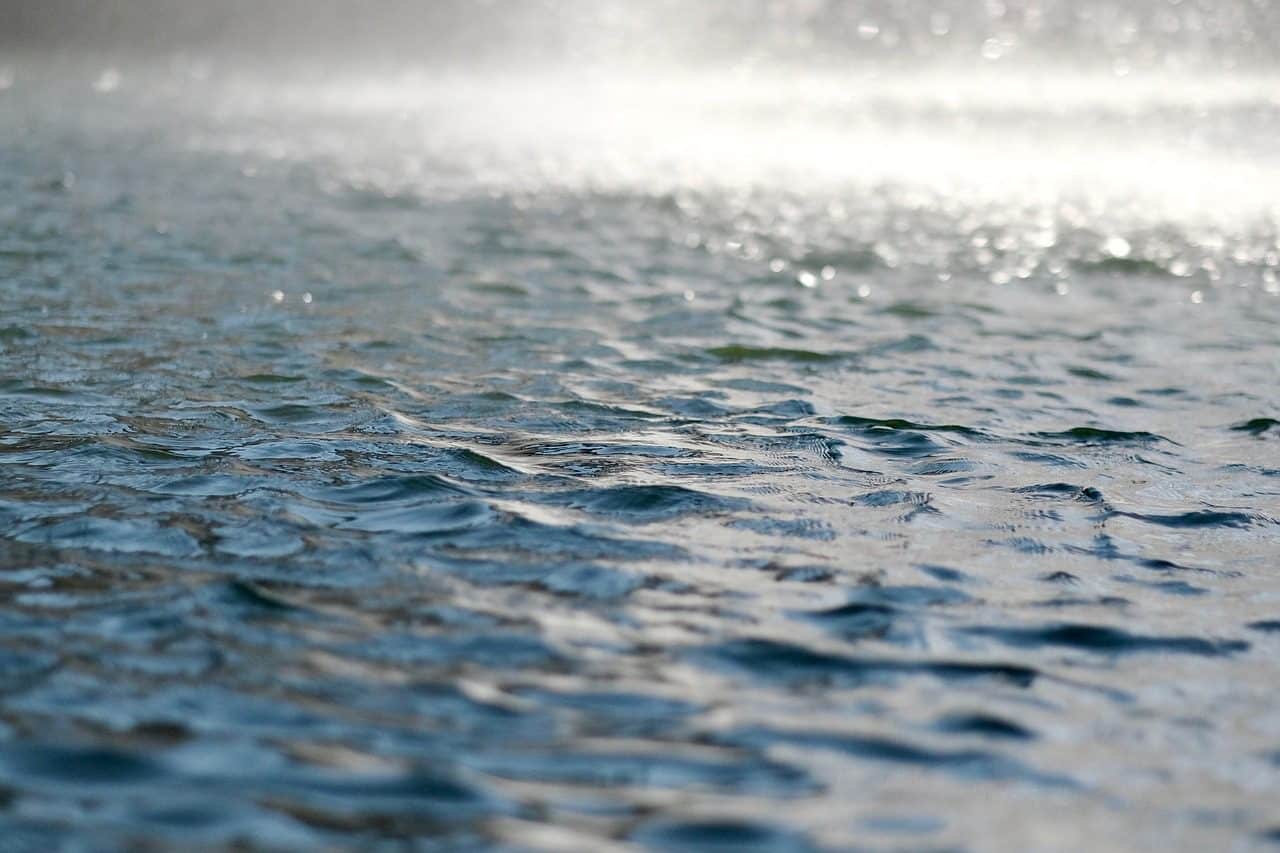 water, waves, rain-4100372.jpg