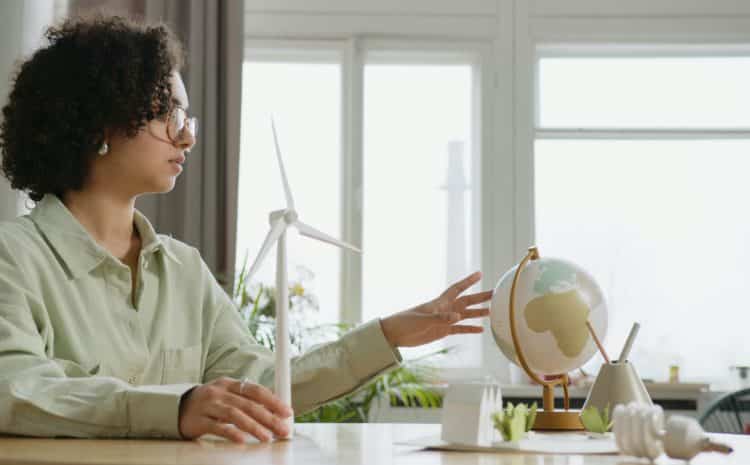 Image femme dans un cabinet de consultation ecologique